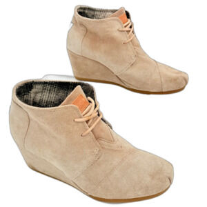 TOMS Desert Tan Suede Lace Up Wedge Bootie size 9
